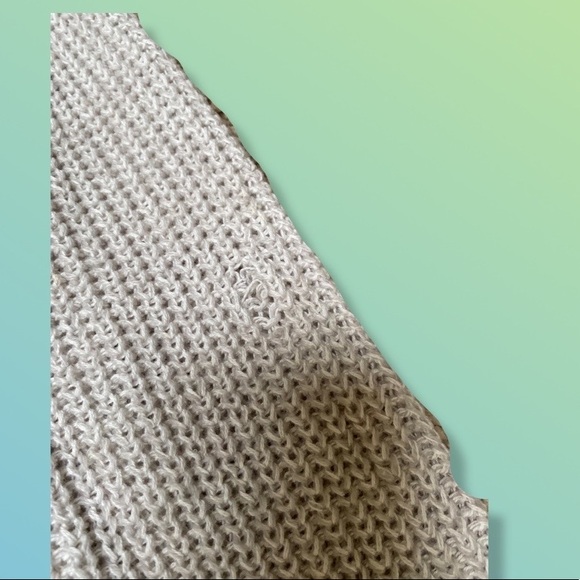 Cut out sweater with dolman sleeves - Picture 7 of 7